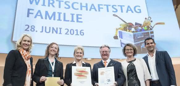 Auszeichnung Lapp durch Famlienminsiterin Manuela Schwesig Auszeichnung Lapp durch Famlienminsiterin Manuela Schwesig