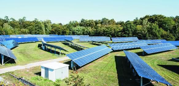 Messungen am KIT sollen bestimmen, wie sich die Verschmutzung der Solarpanelen durch abgelagerten Mineralstaub auf die PV-Leistung auswirkt. (Foto: Sandra Göttisheim)