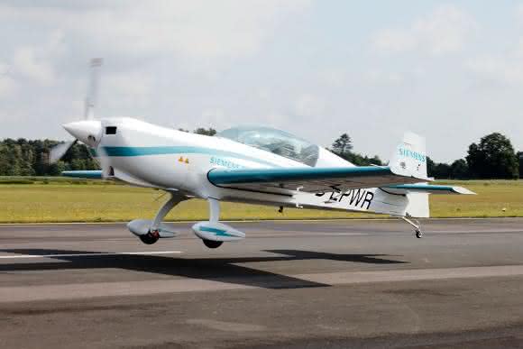 Flugzeug mit 260-Kilowatt-Motor Flugzeug mit Siemens-Elektromotor