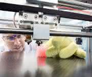 Entstehung eines kleinen Bauteils im 3D-Druck-Labor. (Bild: Covestro)