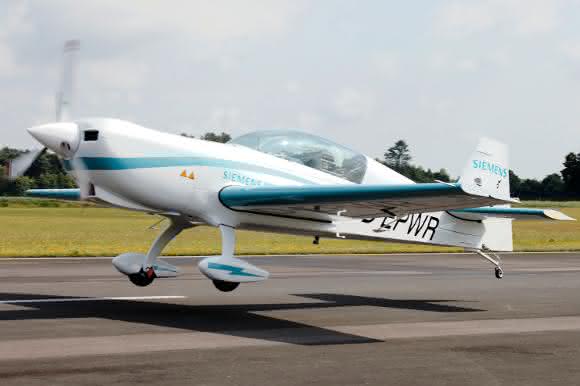 Flugzeug mit Siemens-Elektromotor