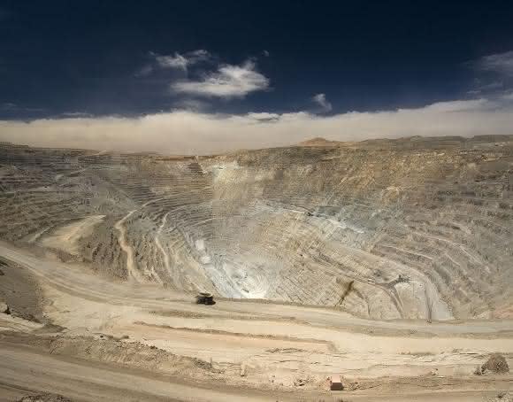 Hier warten noch zwei Milliarden Tonnen Kupfererz auf die Förderung: Chuquicamata-Mine in Chile. (Foto: ABB)