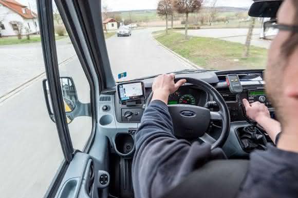Dekra und Tomtom lehren Fahren Dekra und Tomtom lehren Fahren