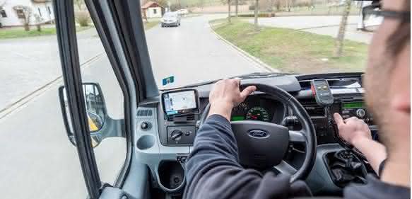 Dekra und Tomtom lehren Fahren Dekra und Tomtom lehren Fahren