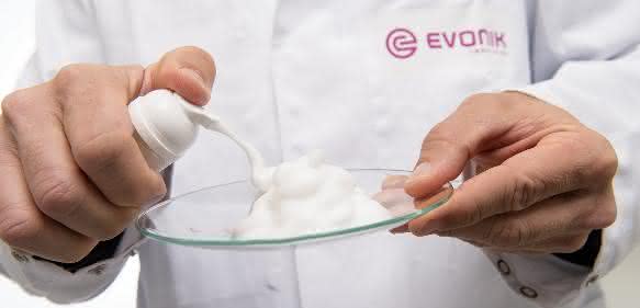Perfekter Schaum: Schaum signalisiert Reinigung und Pflege für den Verbraucher. Biotenside von Evonik weisen hervorragende Schaumeigenschaften auf.
