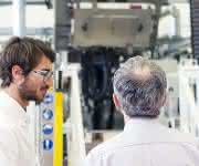 Klebstoff-Testlabor von Henkel Henkel Composite Lab