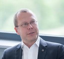 Dr. Oliver Tennert