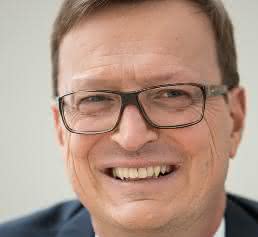 Dr. Frank Henes Dr. Frank Henes