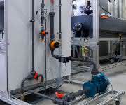 Die Elektrolysezelle ePhos® gewinnt Stickstoff und Phosphor rein elektrochemisch. Es müssen keine Chemikalien eingelagert werden. Das gesamte Verfahren ist sehr einfach zu handhaben. (© Foto Fraunhofer IGB) Die Elektrolysezelle ePhos® gewinnt Stickstoff und Phosphor rein elektrochemisch. Es müssen keine Chemikalien eingelagert werden. Das gesamte Verfahren ist sehr einfach zu handhaben. (© Foto Fraunhofer IGB)