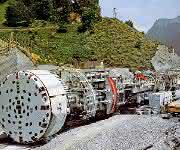 Kurz gemeldet: Gotthard-Basistunnel eröffnet Tunnelbohrmaschine