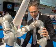 Roboter und Mensch Roboter in mittelständischen Betrieben