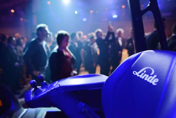 World of Material Handling Linde World of Material Handling