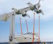 Vetter Bootskran im kroatischen Hafen Seget Donji
