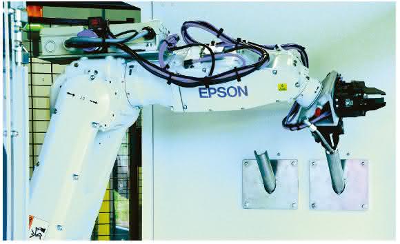 Epson Roboter bei der Teileausschleusung