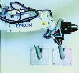 Epson Roboter bei der Teileausschleusung