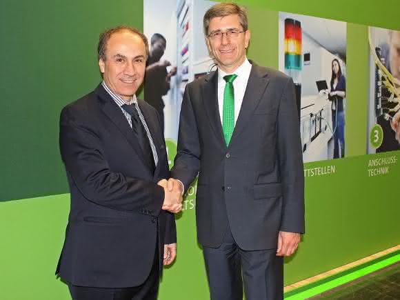 Murrelektronik_Yakoub_Handshake
