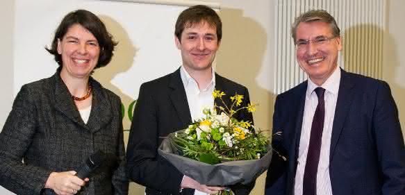 Von links: Prof. Dr. Thisbe K. Lindhorst,  David Fabry und Oliver Lautenschläger.
