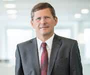 Zeiss weiter auf Wachstumskurs – Dr. Michael Kaschke, Vorstandsvorsitzender der Carl Zeiss AG, gab am 29. April die Zahlen des ersten Geschäftshalbjahrs 2015/16 bekannt.