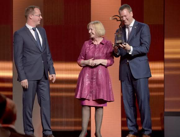 Industriepreis zur HMI: Harting mit Hermes Award ausgezeichnet
