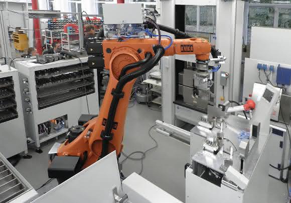 Automatisches Prüfsystem Automatisches Prüfsystem mit Prüfmaschine der Serie Inspekt 400 kN