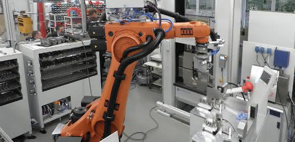 Automatisches Prüfsystem mit Prüfmaschine der Serie Inspekt 400 kN