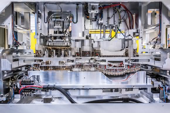 Automatisierte Anlage Automatisierte Anlage zur Applikation von Montageclipsen