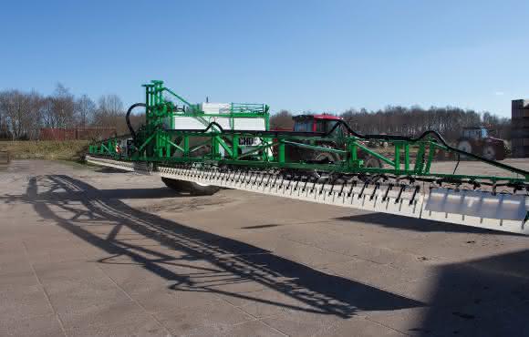 Wingssprayer Mit dem Wingssprayer-System ausgestattete Feldspritze.