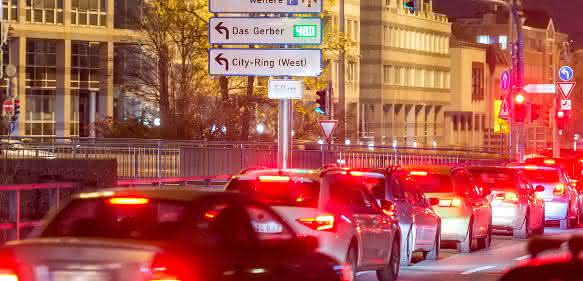 Bosch vereinfacht die Parkplatzsuche und automatisiert Schritt für Schritt das Einparken