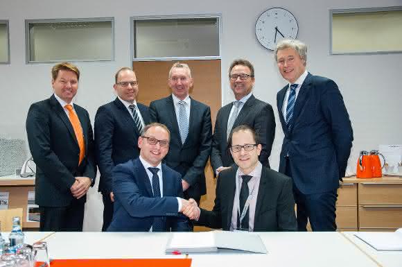 Unterzeichnung der Kooperation zwischen Concept Laser und Premium Aerotec Unterzeichnung der Kooperation zwischen Concept Laser und Premium Aerotec