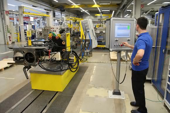 Voith Salzgitter prüft Bahnkupplungen Voith Salzgitter prüft Bahnkupplungen
