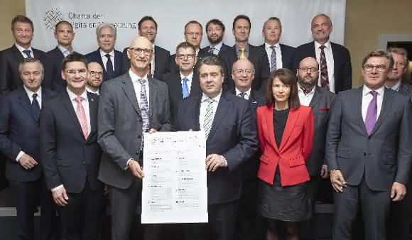 Sigmar Gabriel wird Schirmherr Charta Digitale Vernetzung Sigmar Gabriel wird Schirmherr Charta Digitale Vernetzung
