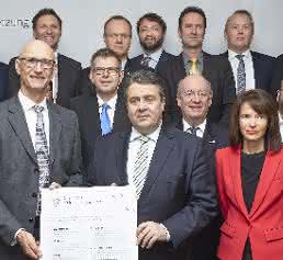 Sigmar Gabriel wird Schirmherr Charta Digitale Vernetzung Sigmar Gabriel wird Schirmherr Charta Digitale Vernetzung