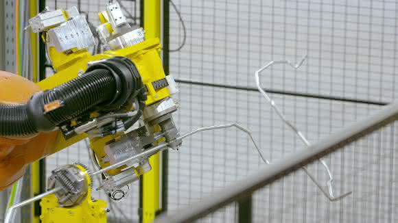 Transfluid Rohrbearbeitungssystem mit Roboterhandling Transfluid Rohrbearbeitungssystem mit Roboterhandling
