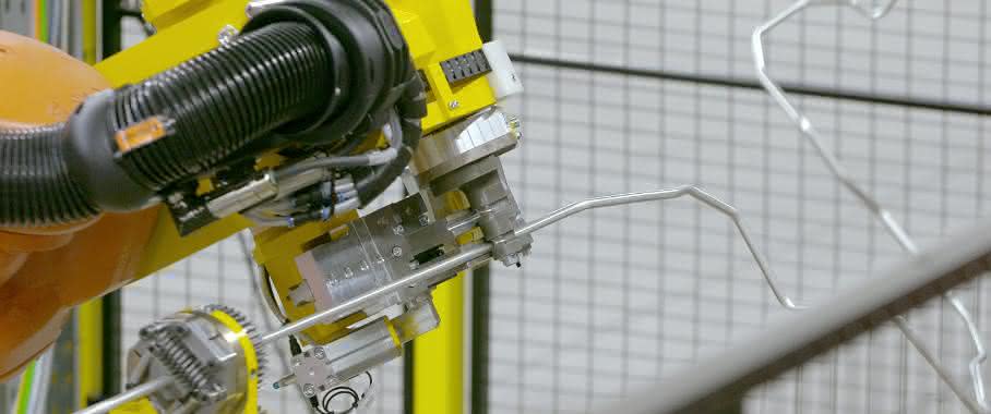 Transfluid Rohrbearbeitungssystem mit Roboterhandling Transfluid Rohrbearbeitungssystem mit Roboterhandling