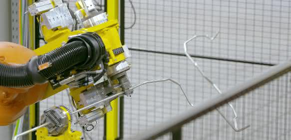 Transfluid Rohrbearbeitungssystem mit Roboterhandling Transfluid Rohrbearbeitungssystem mit Roboterhandling