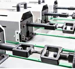 Prüfung von Materialproben Prüfung von Materialproben