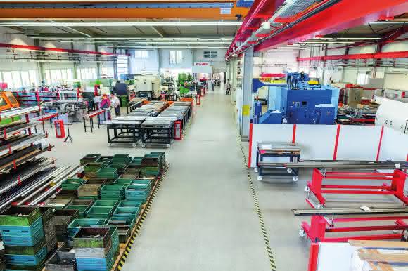 Werkshalle bei FMB Maschinenbau Werkshalle bei FMB Maschinenbau