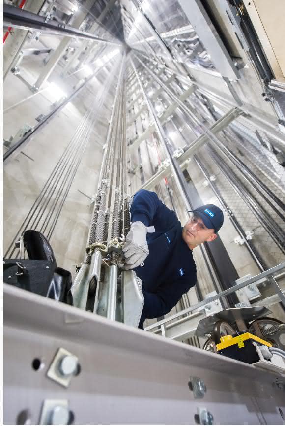 Servicetechniker Aufzug Aufzug warten