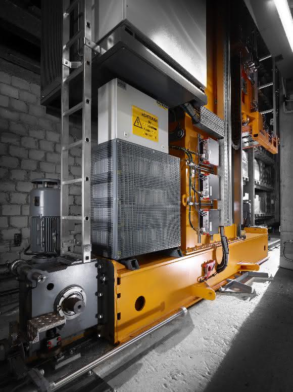 Regalbediengerät mit Energiespeichersystem Regalbediengerät mit Energiespeichersystem
