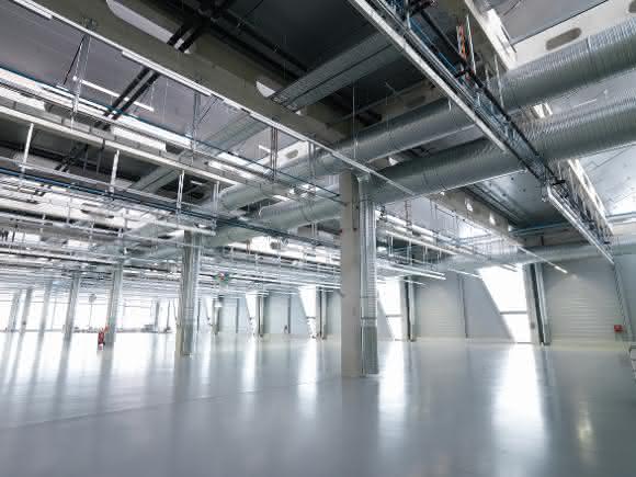 Hawe Hydraulik Halle Noch leere Fertigungshalle Hawe Hydraulik
