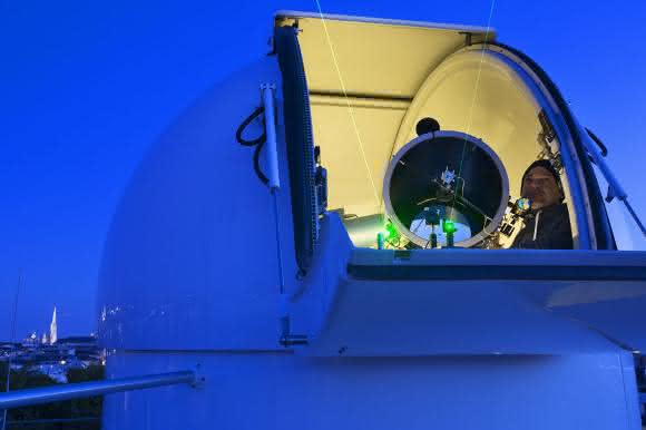 Hedy Lamarr Quantum Communication Telescope