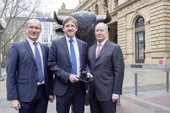 BRAIN-Vorstand vor der Frankfurter Wertpapierbörse