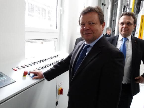 Dr. Ulf-D. Zimmermann und Dr. Hans-Peter Friedrich Ceramtec CEO setzt neue Anlage in Gang