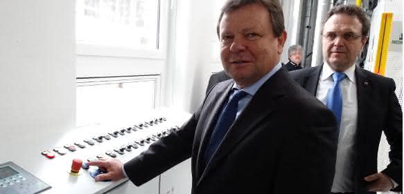 Dr. Ulf-D. Zimmermann und Dr. Hans-Peter Friedrich Ceramtec CEO setzt neue Anlage in Gang