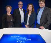 Victoria Van Camp von SKF, Johan Stahre von der Uni Chalmers, Moderatorin Stephanie Johansson und Kent Eriksson vom Softwareunternehmen PTC