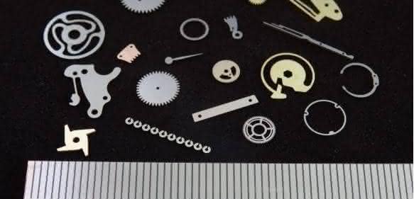 Laserunterstützte Mikrobearbeitung von winzigen Bauteilen