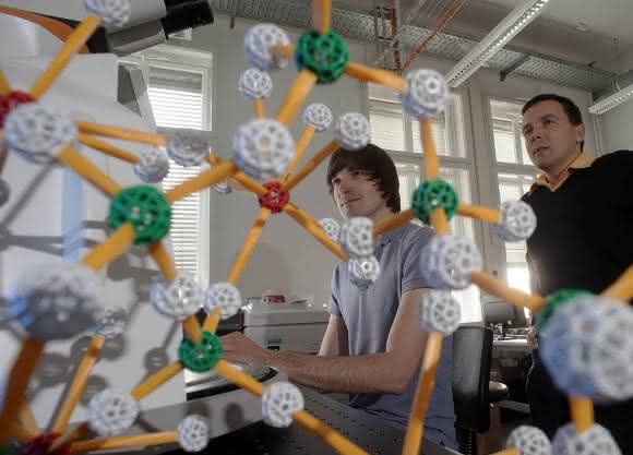 Atommodell von Glas Atommodell von Glas