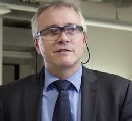 Klebstoff-Forscher Dr. Dirk Kasper