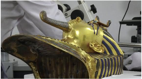 Pharao-Maske Klebstoff-Experten von Henkel halfen bei Restaurierung der Pharao-Maske