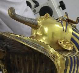 Klebstoff-Experten von Henkel halfen bei Restaurierung der Pharao-Maske